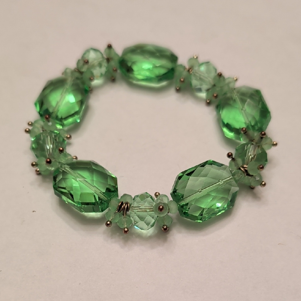 Vintage Green Glass Stretch Bracelet